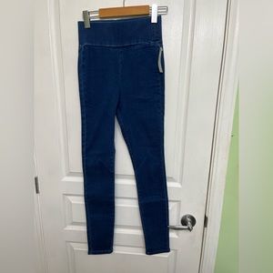 ASOS Women’s Blue Denim Straight Leg Jeans Pull On Type Size 26.  New With Tags!
